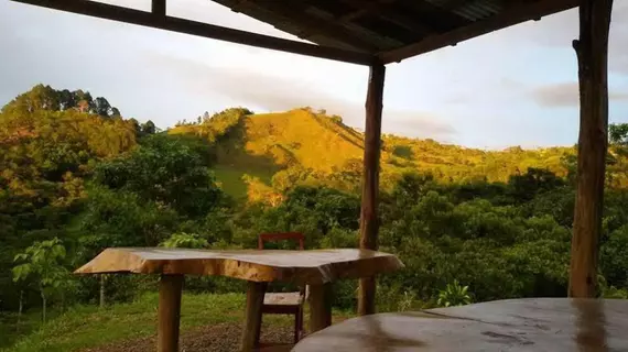 Rancho Montezumo | Alajuela (ili) - San Jose (ve civarı) - Santiago de Puriscal