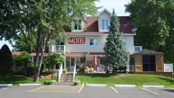 Motel Derfal | Quebec - Montreal (ve civarı) - Repentigny