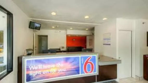 Motel 6 Bradenton | Florida - Sarasota (ve civarı) - Bradenton