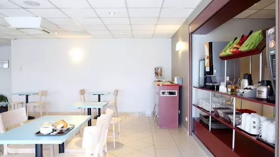 B&B Hôtel FREJUS Puget-sur-Argens | Provence - Alpes - Cote d'Azur - Var - Saint-Raphael (ve civarı) - Frejus