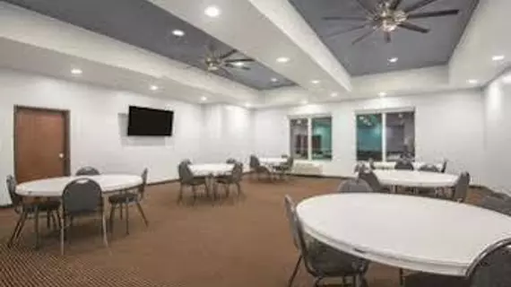 La Quinta Inn & Suites Guthrie | Oklahoma - Oklahoma City (ve civarı) - Guthrie