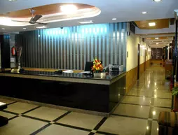 Tavern Business Hotel | Batı Delhi - Ulusal Eyalet Başkenti Delhi - Delhi (ve civarı) - Yeni Delhi - New Friends Colony alışveriş bölgesi