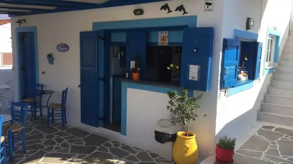 Blue Dolphin Studios and Apartment | Attica - Aegina