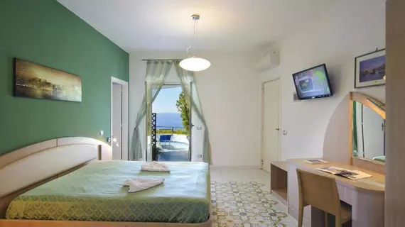 Hotel Il Pino | Campania - Salerno (il) - Praiano