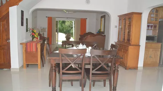 Julies Holiday Home | Seyşeller - Mahe Adası