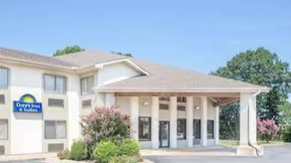 Days Inn and Suites Brinkley | Arkansas - Forrest City (ve civarı) - Brinkley