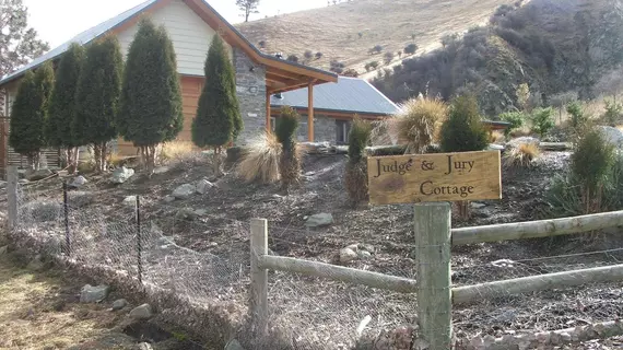 Judge and Jury Cottage | Otago - Queenstown (ve civarı) - Gibbston