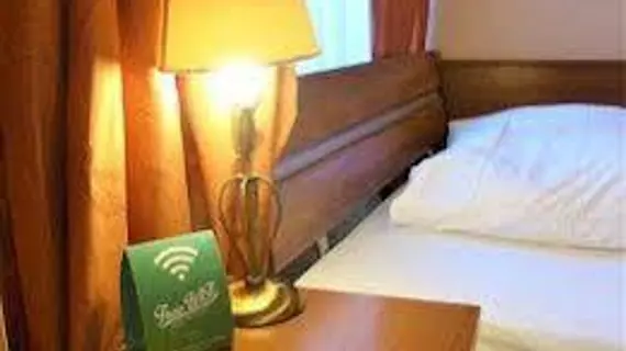 Hotel Pension Savoy near Kurfürstendamm | Berlin (ve civarı) - Tempelhof-Schoeneberg - Diplomatic Quarter - Batı Berlin Merkezi