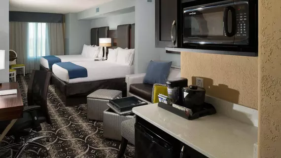 Holiday Inn Express & Suites Kansas City Airport | Missouri - Kansas City (ve civarı) - Kansas