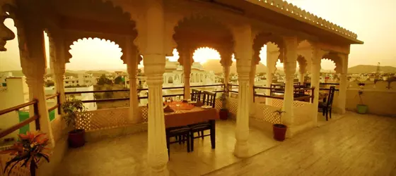 Hotel Royal Pratap Niwas | Racastan - Udaipur Bölgesi - Udaipur