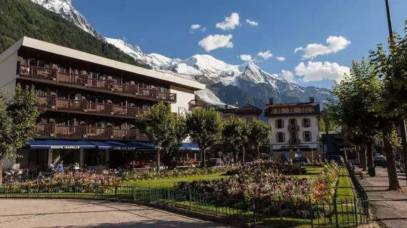 Pointe Isabelle | Auvergne-Rhone-Alpes - Haute-Savoie (bölge) - Chamonix-Mont-Blanc - Chamonix Kent Merkezi