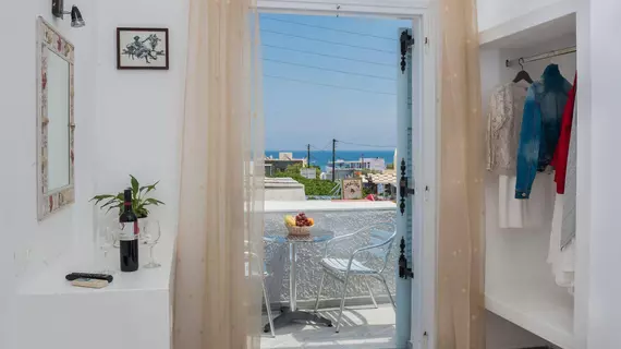 Join Us Low Cost Rooms | Ege Adaları - Santorini