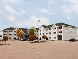 Hawthorn Suites Oshkosh | Wisconsin - Oshkosh