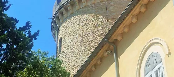 Hostellerie de l'Abbaye de Frigolet | Provence - Alpes - Cote d'Azur - Bouches-du-Rhone (bölge) - St.-Remy-de-Provence (ve civarı) - Tarascon