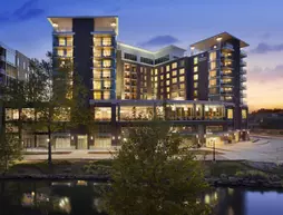 Embassy Suites by Hilton Greenville Downtown Riverplace | Güney Karolayna - Greenville - Spartanburg (ve civarı) - Greenville - Greenville Downtown