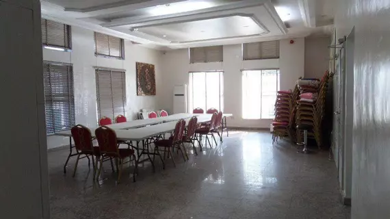 Royal Jatoz | Lagos (ve civarı) - Lagos - Ejigbo - Oshodi-Isolo