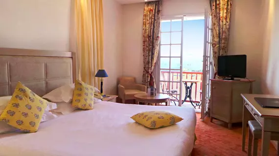 Hotel Giraglia | Provence - Alpes - Cote d'Azur - Var - Sainte-Maxime - Saint-Tropez (ve civarı) - Grimaud - Grimaud Limanı