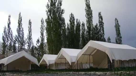 Double Humped Camp - Hunder | Cammu ve Keşmir - Leh