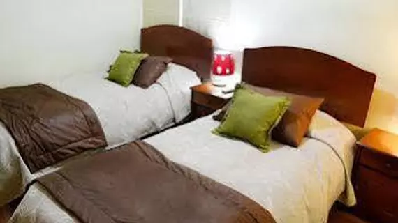 Hostal Almenas | Santiago - Santiago (ve civarı) - Providencia