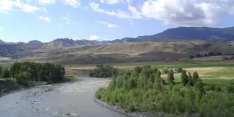 Yellowstone Valley Inn