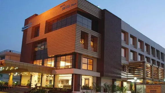 Hotel Softel Plaza | Uttarkand - Dehra Dun Bölgesi - Dehradun