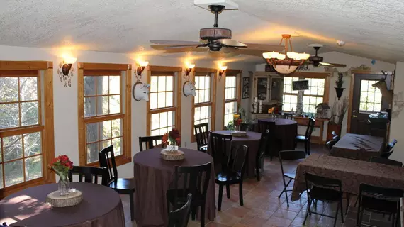 Bear Creek Bed and Breakfast Lodge | Missouri - Branson (ve civarı) - Walnut Shade