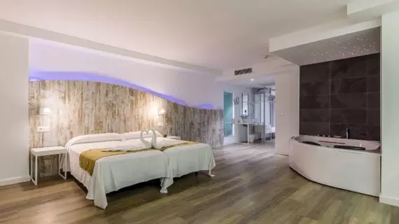 Triton Resort | Balearic Adaları - Mayorka Adası - Capdepera - Cala Ratjada