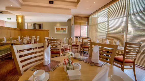 Town Lodge Sandton, Grayston Drive | Gauteng - City of Tshwane - Johannesburg (ve civarı) - Sandton