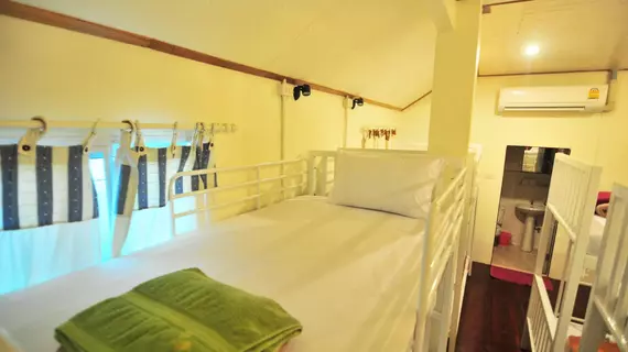 Phi Phi October Guesthouse | Krabi İli - Ko Phi Phi