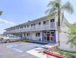 Motel 6 Fontana | Kaliforniya - San Bernardino County - San Bernardino (ve civarı) - Fontana