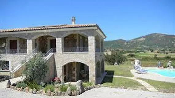 Bed & Breakfast Giardinos | Sardinya - Sassari - Olbia