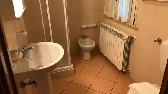 Albergo Quattro Pini | Lombardy - Brescia (il) - Pozzolengo