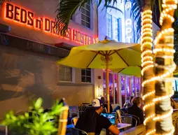 Beds n' Drinks | Florida - Miami Beach - Güney Plajı