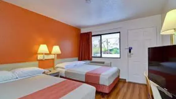 Motel 6 Palm Springs East | Kaliforniya - Imperial County - Palm Springs (ve civarı) - Palm Springs