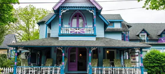 Narragansett House | Massachusetts - Oak Bluffs