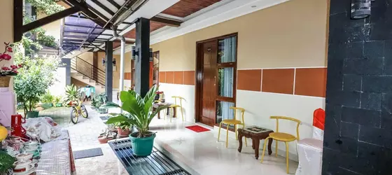 Ndalem Pundhi Guest House | Yogyakarta Özel Bölgesi - Yogyakarta (ve civarı) - Depok