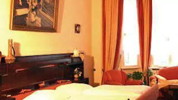 Hotel Pension Savoy near Kurfürstendamm | Berlin (ve civarı) - Tempelhof-Schoeneberg - Diplomatic Quarter - Batı Berlin Merkezi