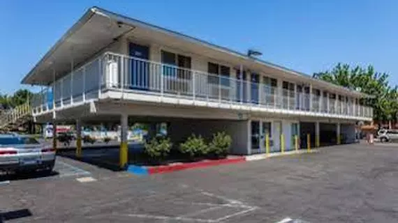 Motel 6 Sacramento Downtown | Kaliforniya - Sacramento (ve civarı) - Sacramento