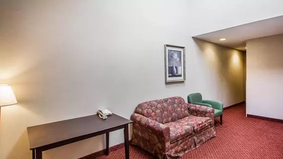 Rodeway Inn and Suites | Connecticut - Torrington (ve civarı) - Torrington