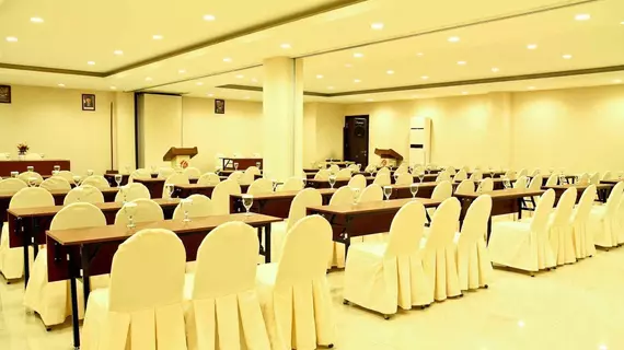 Grand Celino Hotel | Makassar