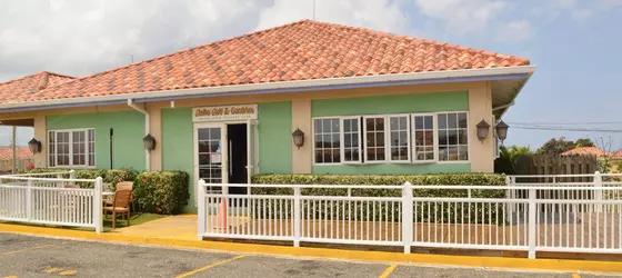 Country Club Mangowalk Townhouse | Saint James - Montego Körfezi (ve civarı) - Montego Bay