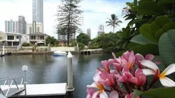 The Emerald Surfers | Queensland - Gold Coast (Altın Sahil) - Surfers Paradise