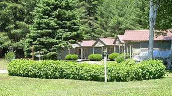 Pine Tree Motel & Cabins | New York - George Gölü (ve civarı) - Chestertown