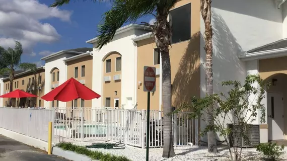 Ramada by Wyndham Zephyrhills | Florida - Tampa (ve civarı) - Zephyrhills