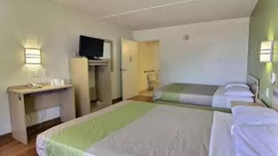 Motel 6 Austin CentralSouth/Univ of TX | Teksas - Austin (ve civarı) - Austin - North Loop