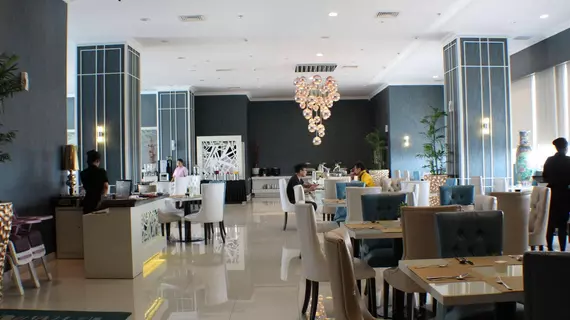 Golden Tulip Legacy Surabaya | Doğu Cava - Surabaya