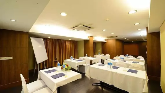 Hotel Woodland | Maharaştra - Pune Bölgesi - Pune