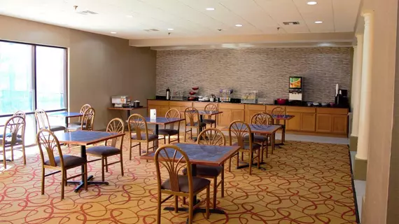 Ramada Wentzville | Missouri - St. Louis (ve civarı) - Wentzville