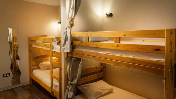 Otellia - Hostel | Nouvelle-Aquitaine - Gironde (bölge) - Bordeaux (ve civarı) - Blanquefort