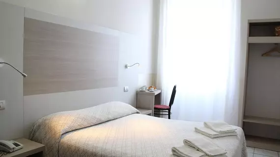 Hotel Due Giardini | Lombardy - Milano (ve civarı) - Milano - Merkez İstasyonu